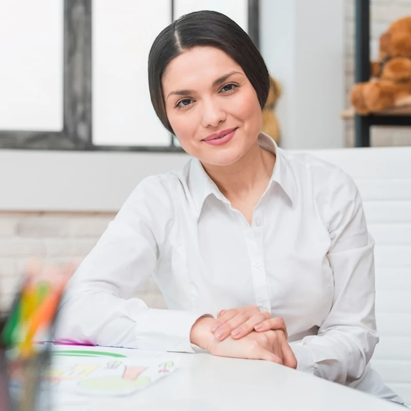 Portret uśmiechniętej dziennikarki TVP