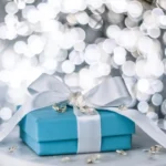 Prezent dla kobiety z elegancką grafiką na walentynki