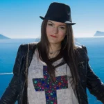 Młoda kobieta pozująca