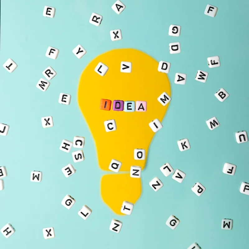 Burza mózgów podczas tworzenia kreatywnego pomysłu